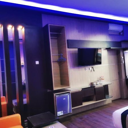 Oyo 822 Hotel Mukti Jaya Пурвокерто Экстерьер фото