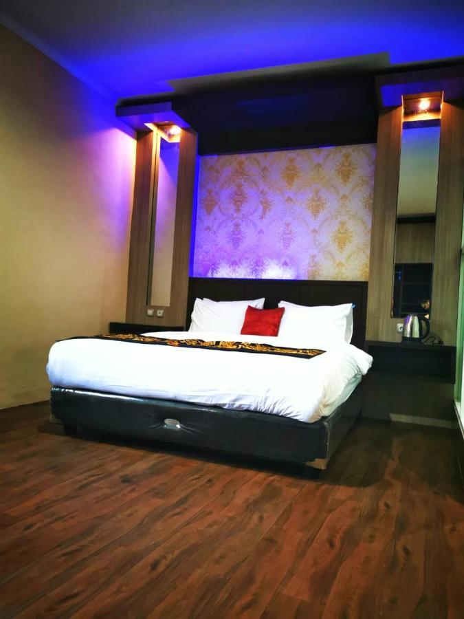 Oyo 822 Hotel Mukti Jaya Пурвокерто Экстерьер фото