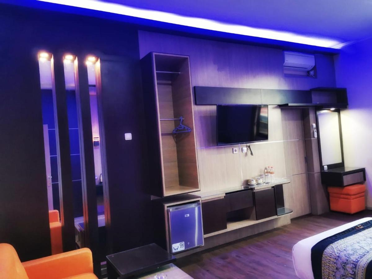 Oyo 822 Hotel Mukti Jaya Пурвокерто Экстерьер фото