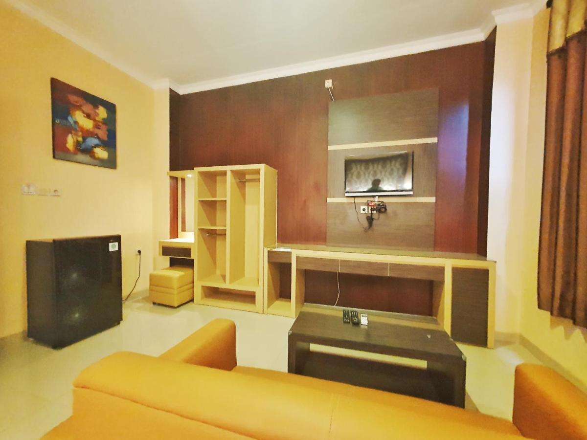 Oyo 822 Hotel Mukti Jaya Пурвокерто Экстерьер фото
