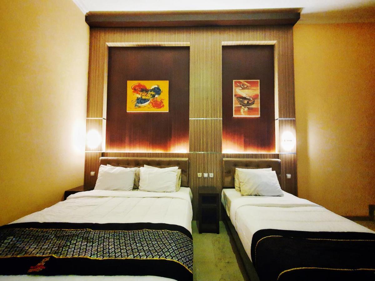 Oyo 822 Hotel Mukti Jaya Пурвокерто Экстерьер фото