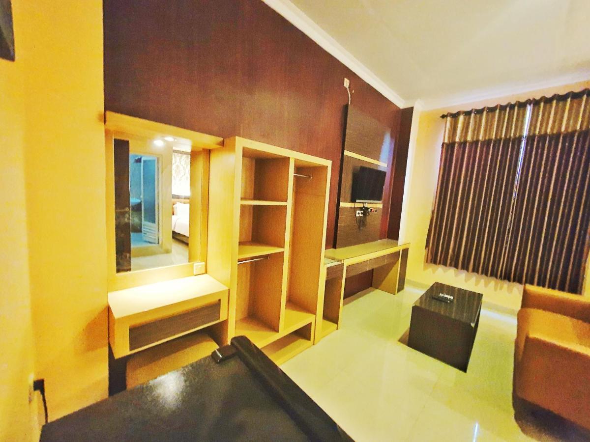 Oyo 822 Hotel Mukti Jaya Пурвокерто Экстерьер фото
